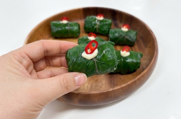 견과류가 오도독 씹히는 쌈밥